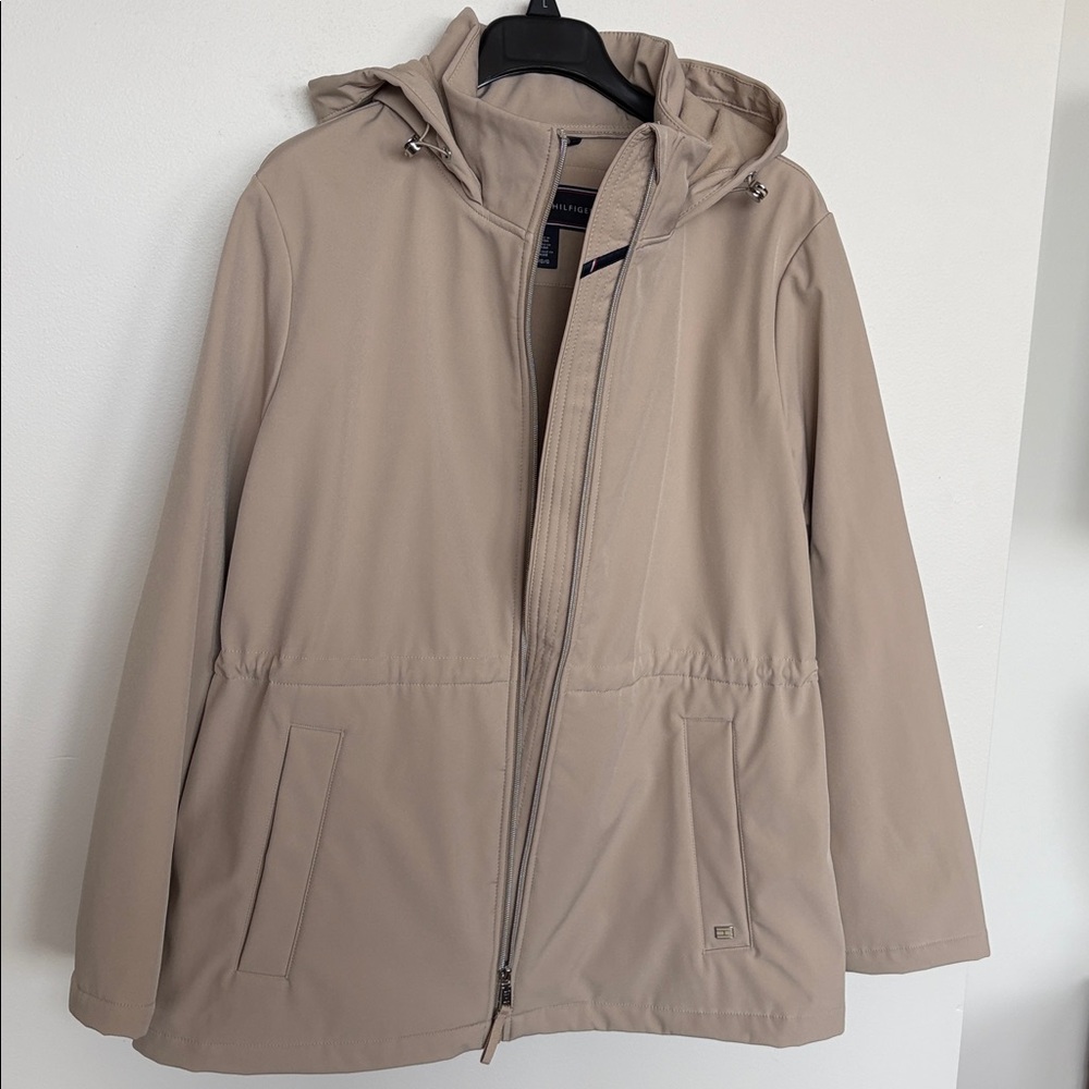 Tommy Hilfiger Ladies Hooded Softshell Jacket, Chino, Sz L